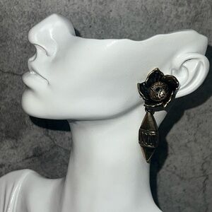 N30.‎ Homemade post back earrings. Gold tone accent beads. Flowers. Dangle